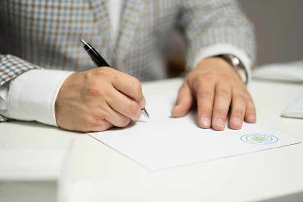contract signing-move